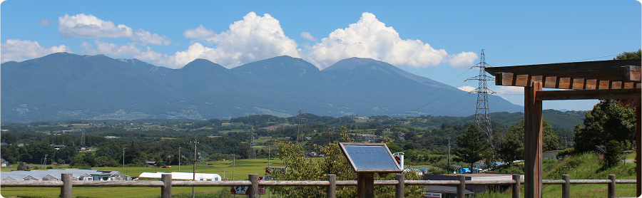 耕福館（こうふくかん）から北、浅間山を眺める